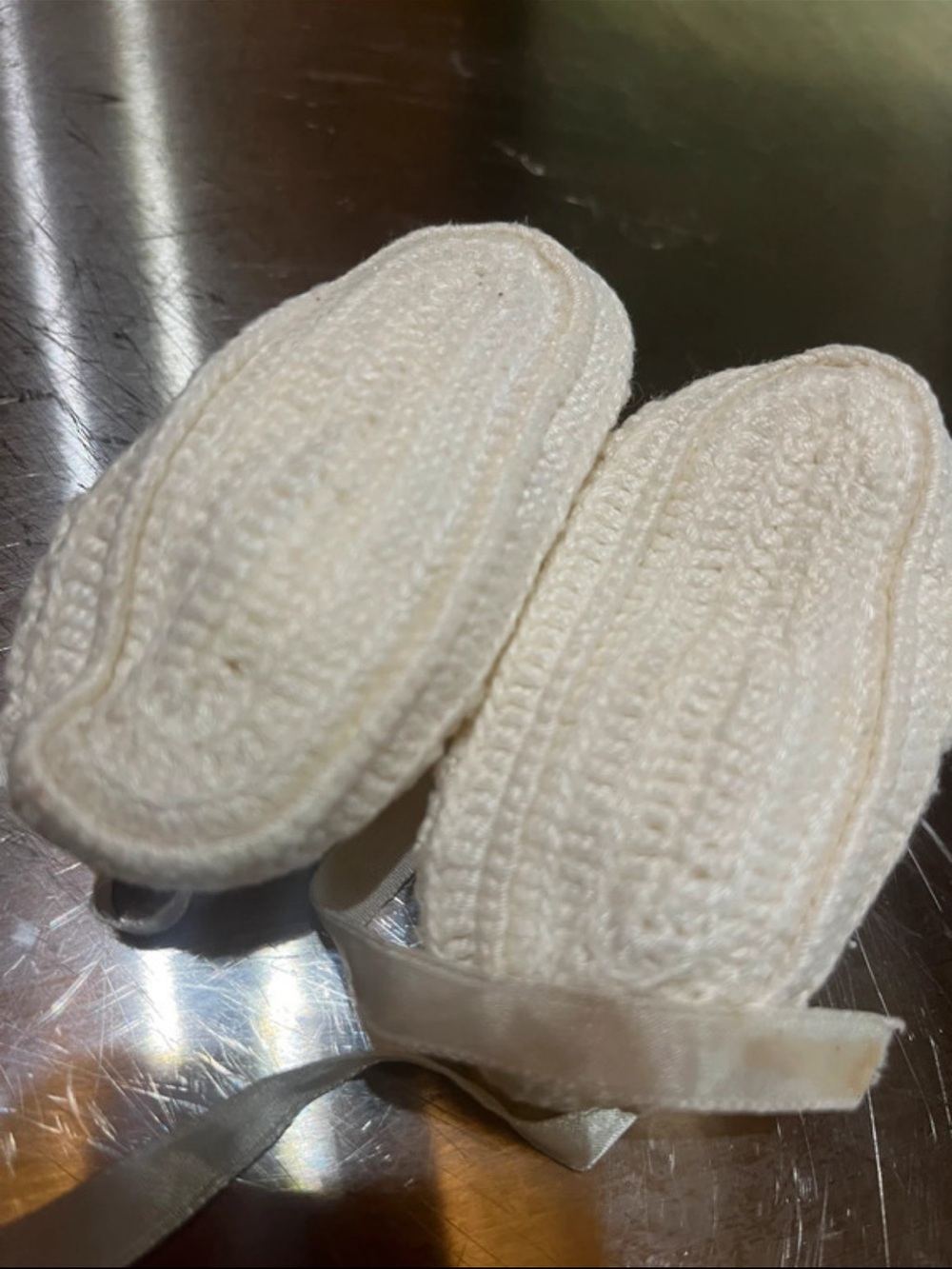 Vintage Classic Crochet Baby Booties in Ivory with Satin Ribbon - Picture 3 of 3